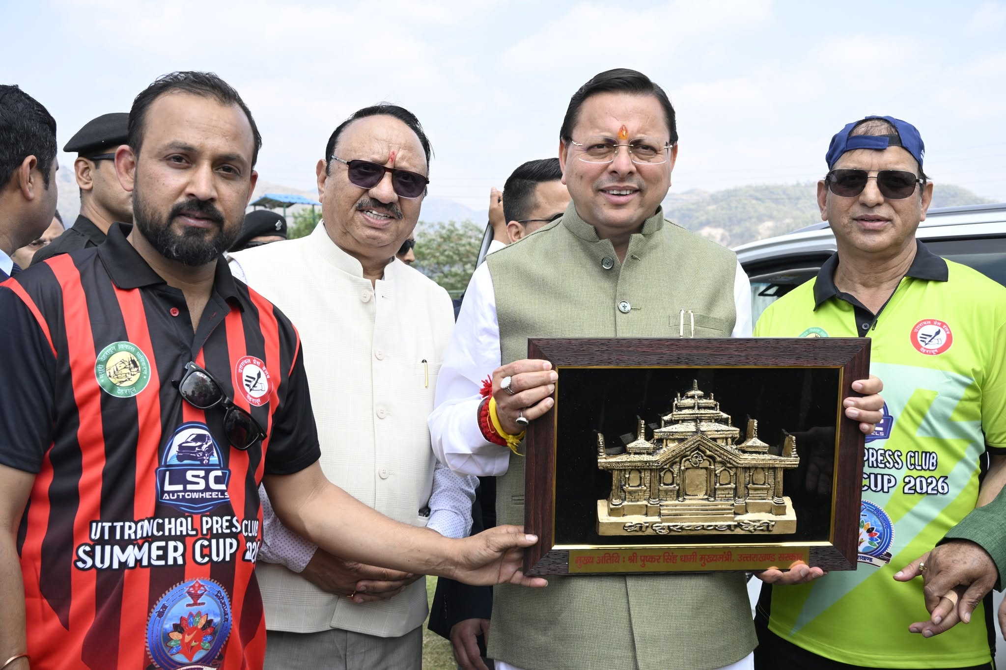 सीएम धामी के शॉट से गूंजा मैदान, उत्तरांचल प्रेस क्लब क्रिकेट टूर्नामेंट का भव्य आगाज़